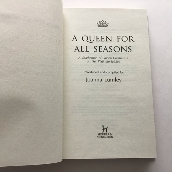 A Queen For All Seasons by Joanna Lumley Hardcover Platinum Jubilee - Picture 4 of 10